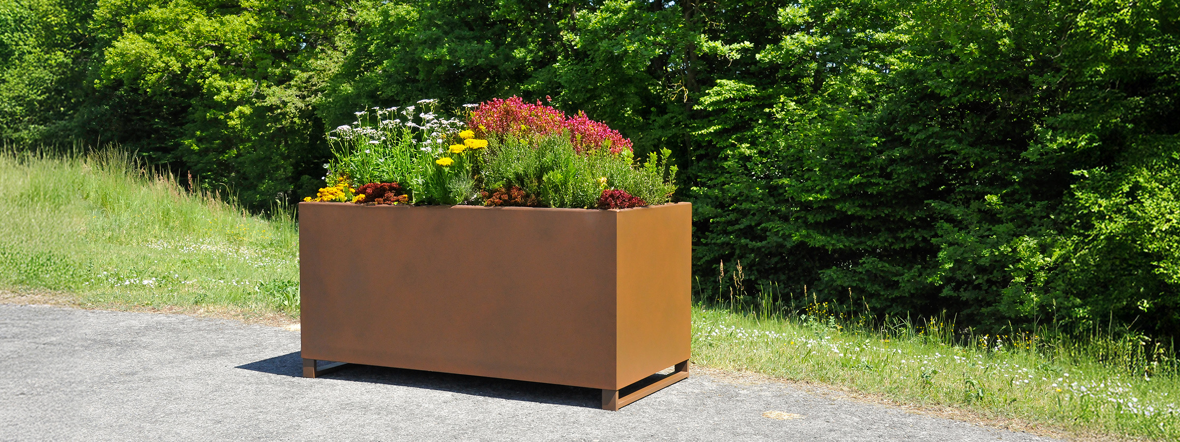 Pflanzgefaess aus Cortelstahl Header 2400 x 900